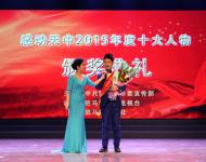 每一個(gè)離家在外的游子都是家鄉(xiāng)放飛的音符，他是眾多音符中靈動(dòng)的高音。用旋律歌頌夢(mèng)想歌頌正能量，用歌聲唱響家鄉(xiāng)唱響時(shí)代。我在駐馬店等你來(lái)，是胸懷、是氣魄、更是對(duì)未來(lái)的美好期待。暖心歌手——余潤(rùn)澤