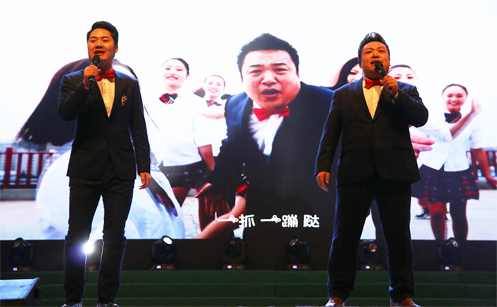 歌曲《愛拼才會贏》 演唱：余潤澤、徐銨     伴舞：尚姿女子舞蹈隊