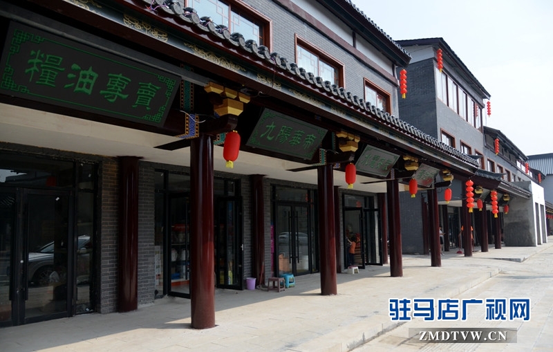 小鎮(zhèn)建筑色彩、風(fēng)格以及街道家具和建筑小品統(tǒng)一采用“漢代風(fēng)格”。
