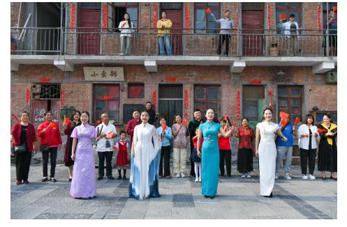 獻(xiàn)禮新中國(guó)75周年華誕，河南曲藝快閃《旗》唱響鄭州