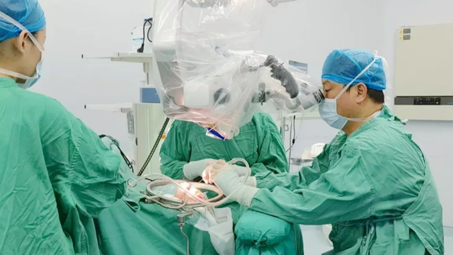 男子長期熬夜刷手機，頭痛欲裂，竟然是它  “爆炸”了！