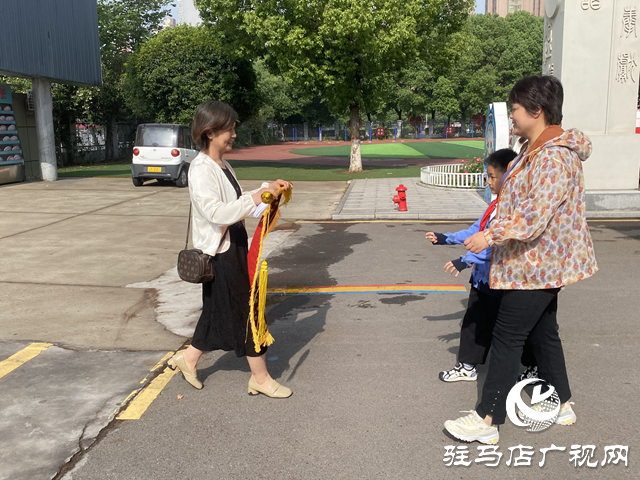點贊拾金不昧好少年！姚明熙同學(xué) 好樣的！