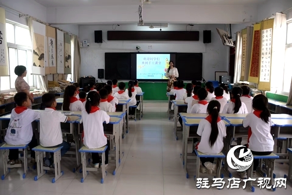 駐馬店幼兒師范高等?？茖W(xué)校赴遂平開展幫扶活動