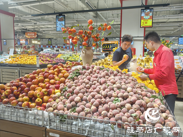 盛夏桃香飄滿城 新鮮實(shí)惠引熱銷(xiāo)