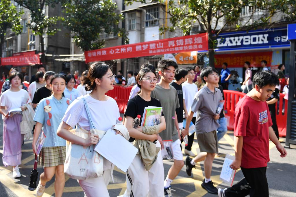 追光丨準(zhǔn)考證別扔！小心損失“一個億”