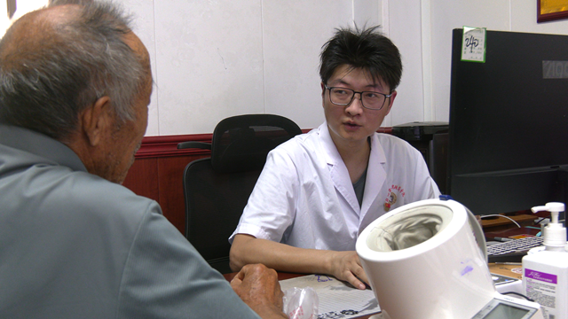 銀針載仁心，堅守暖鄉(xiāng)鄰——翁昆鵬的基層中醫(yī)大愛之路