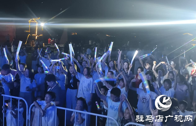首屆草坪音樂節(jié)唱響軒園 親子歡歌樂動農(nóng)教融合