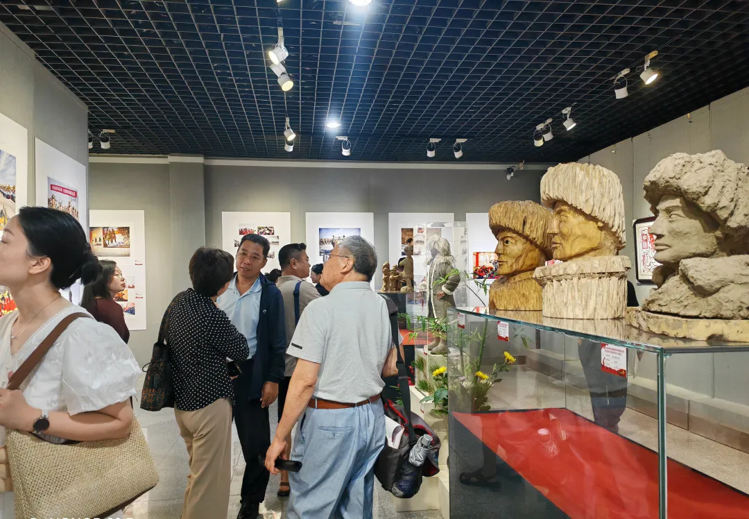 【展訊】紀念抗戰(zhàn)勝利80周年、楊靖宇將軍誕辰120周年美術(shù)書法攝影藝術(shù)展開幕
