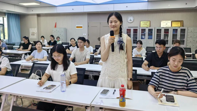  駐馬店市中醫(yī)院舉行2025級中醫(yī)規(guī)范化培訓(xùn)學(xué)員開學(xué)典禮