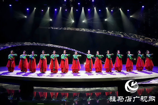 歲月不阻追夢(mèng)心！這群退休老太以舞書寫“夕陽(yáng)傳奇”