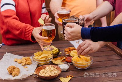 朋友相聚飲酒，同飲者負(fù)有注意義務(wù)