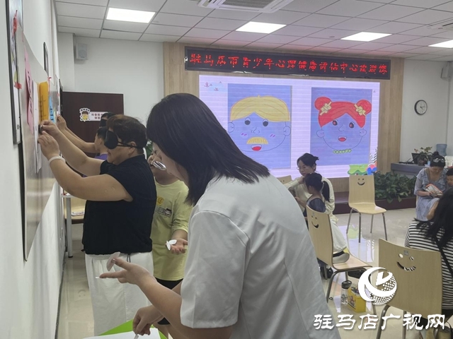 駐馬店“小手牽大手”親子營：用游戲讓孩子與家長心貼心