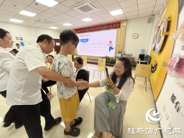 駐馬店“小手牽大手”親子營：用游戲讓孩子與家長心貼心