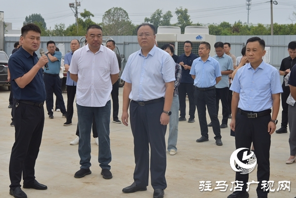 平輿縣委副書記、縣長李磊就重點項目建設(shè)進行現(xiàn)場辦公