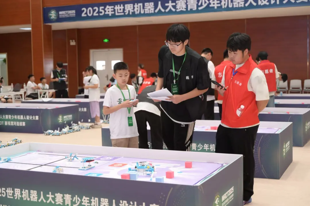 駐馬店實驗小學(xué)代表隊從世界機器人大賽載譽歸來