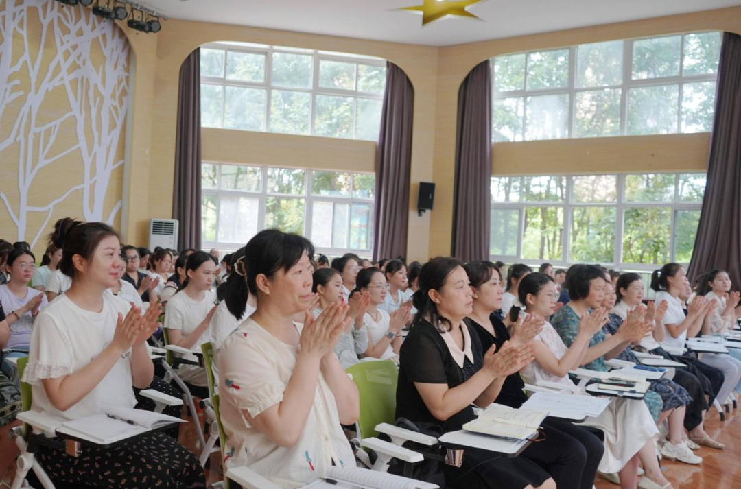 駐馬店市實(shí)驗(yàn)幼兒園召開 2025 年新學(xué)期教師大會(huì)