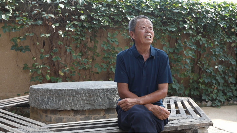 “老弟，這雙棉鞋給你穿”